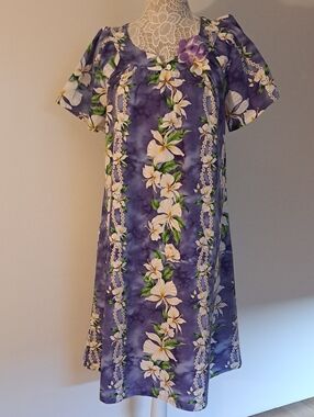 JADE FASHIONS Purple Floral Short-Sleeve Women's Dress MADE IN HAWAII.